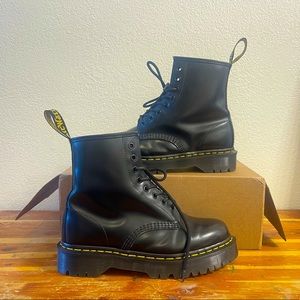 DR MARTENS BEX 1460 BOOTS GENTLY USED/LIKE NEW